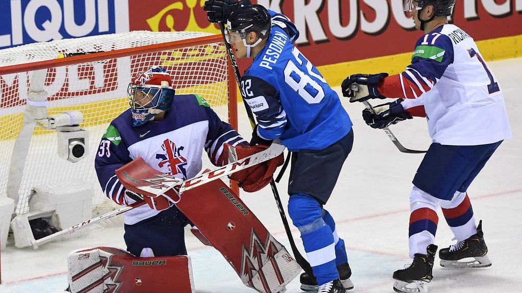 Iso-Britannian maalivahti Ben Bowns kiusasi oikein kunnolla Leijonia perjantain MM-ottelun avauserässä.