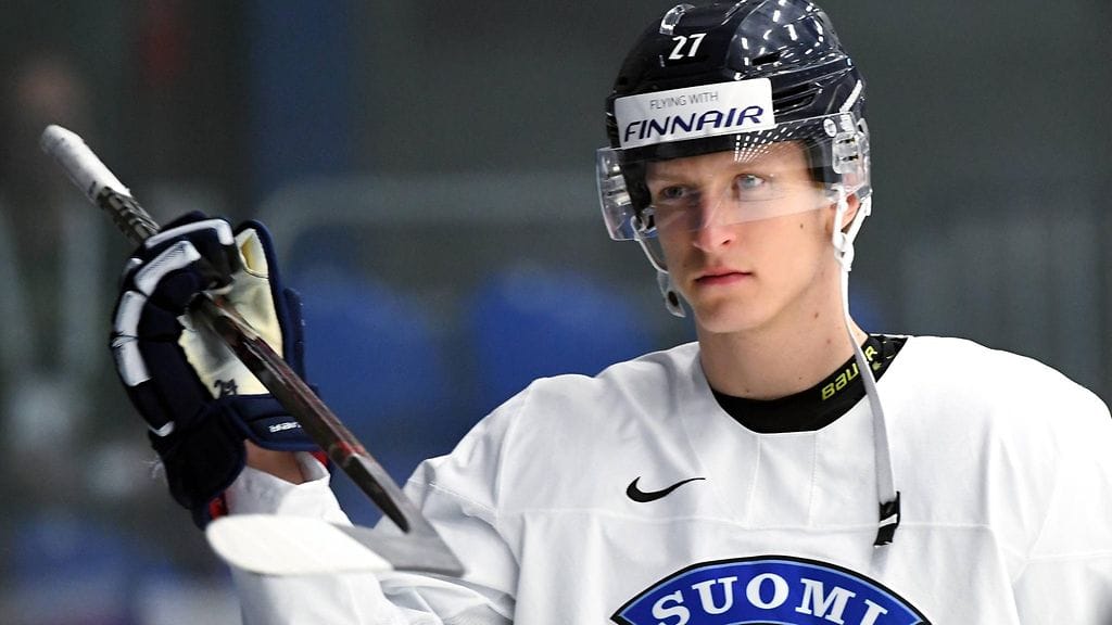 Eetu Luostarinen koki kovia perjantain Iso-Britannia-ottelussa.