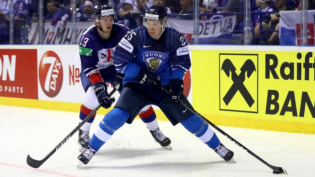 Toni Rajala laukoi Suomen 1–0-johtoon Iso-Britanniaa vastaan.