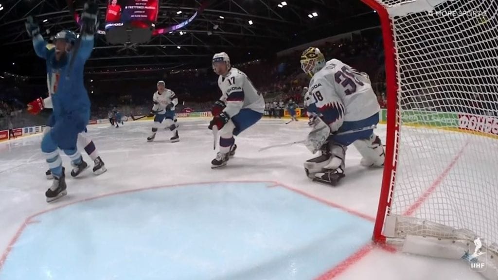 Italian Angelo Micali juhli villisti joukkueensa ensimmäistä MM-kisamaalia.