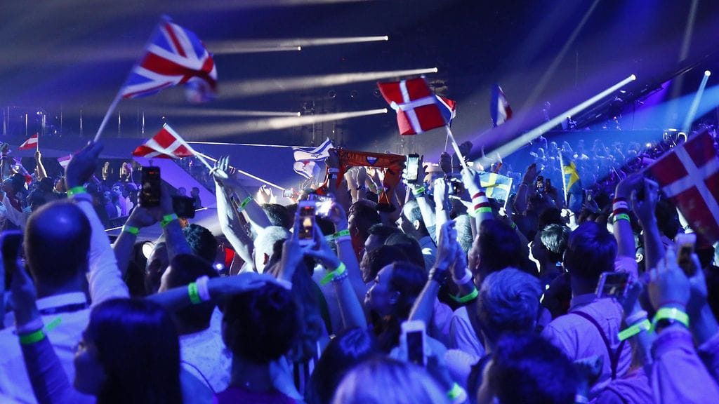 Euroviisuhulinaa toisessa semifinaalissa 16. toukokuuta.