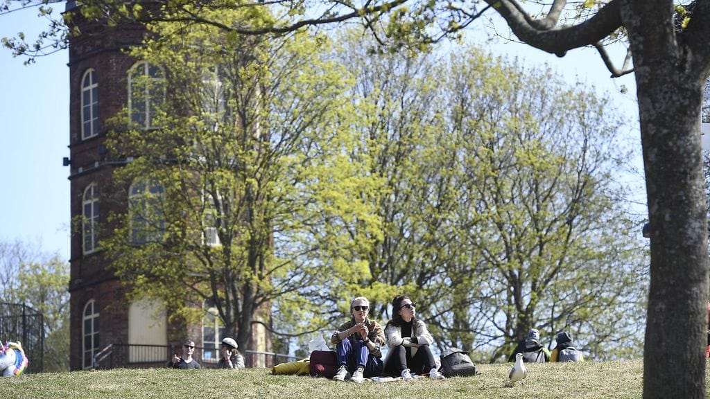 Sunnuntai on osassa maata helteinen. Arkistokuva.