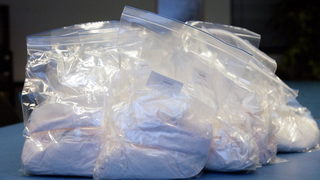 Poliisi takavarikoimaa amfetamiinia. Kuva ei liity tapaukseen.