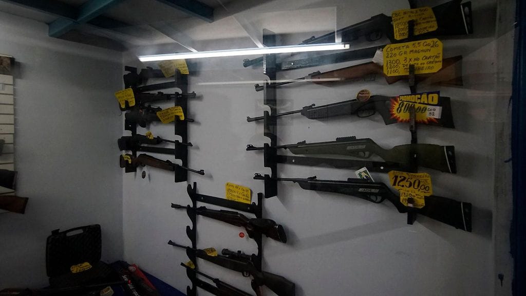 Tuliaseita myytävänä Sao Paolossa Brasiliassa. Kuvituskuva.