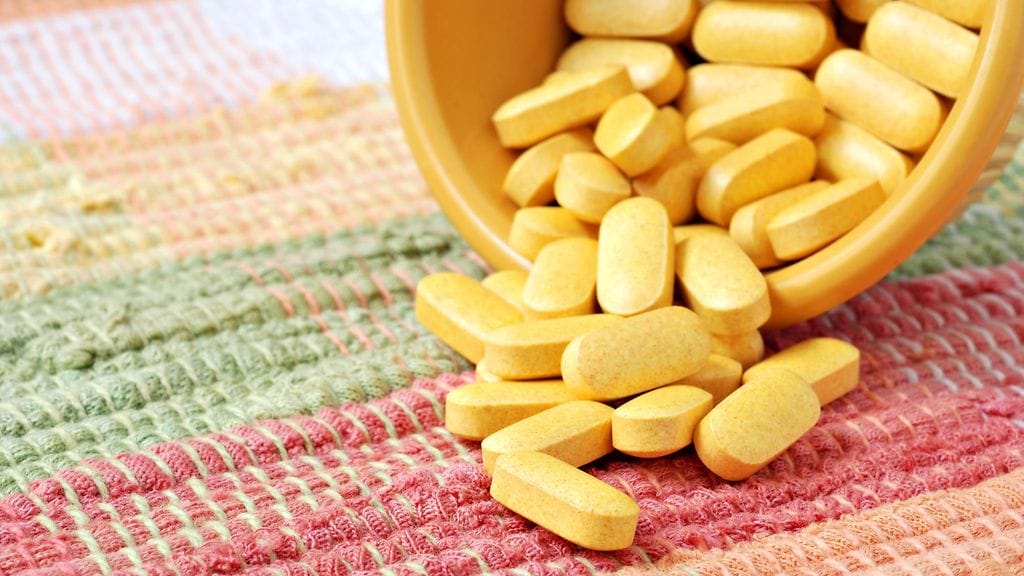 Erityisesti vegaanista ruokavaliota noudattavia suositellaan käyttämään B12-vitamiinilisää. Kuvituskuva.