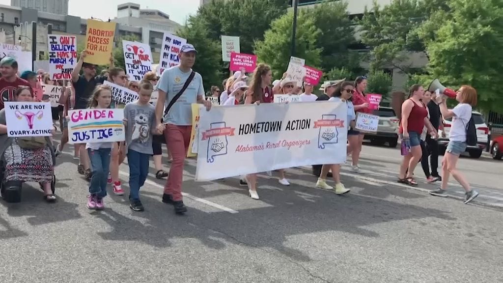 Eri puolilla Yhdysvaltoja on osoitettu mieltä aborttilain tiukennusta vastaan.