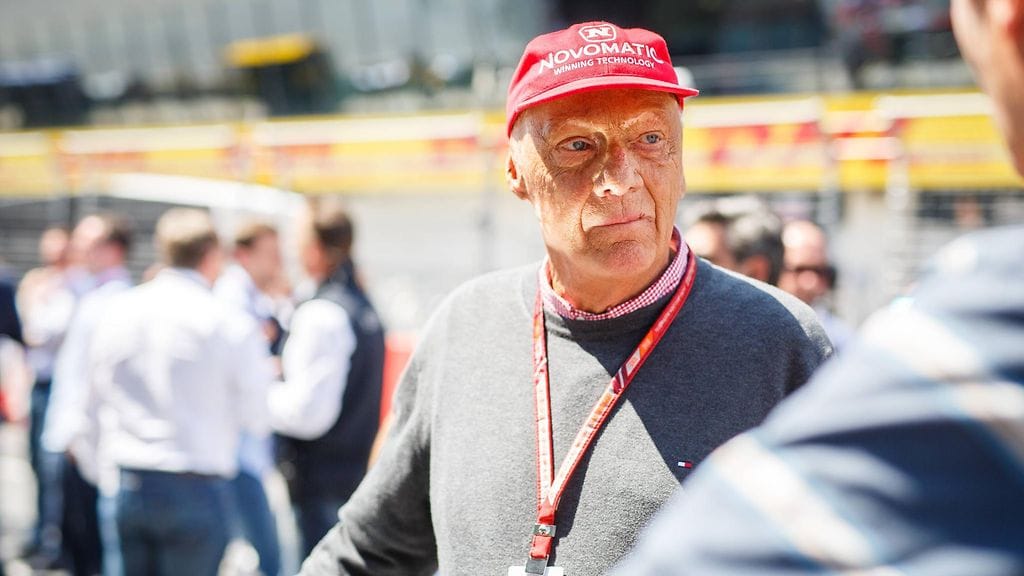 F1-legenda Niki Lauda on hoidossa munuaisongelmien takia Sveitsissä.