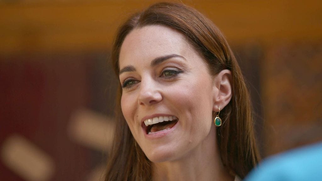 Fanit epäilivät herttuatar Catherinen pukeneen mekon vahingossa väärinpäin.