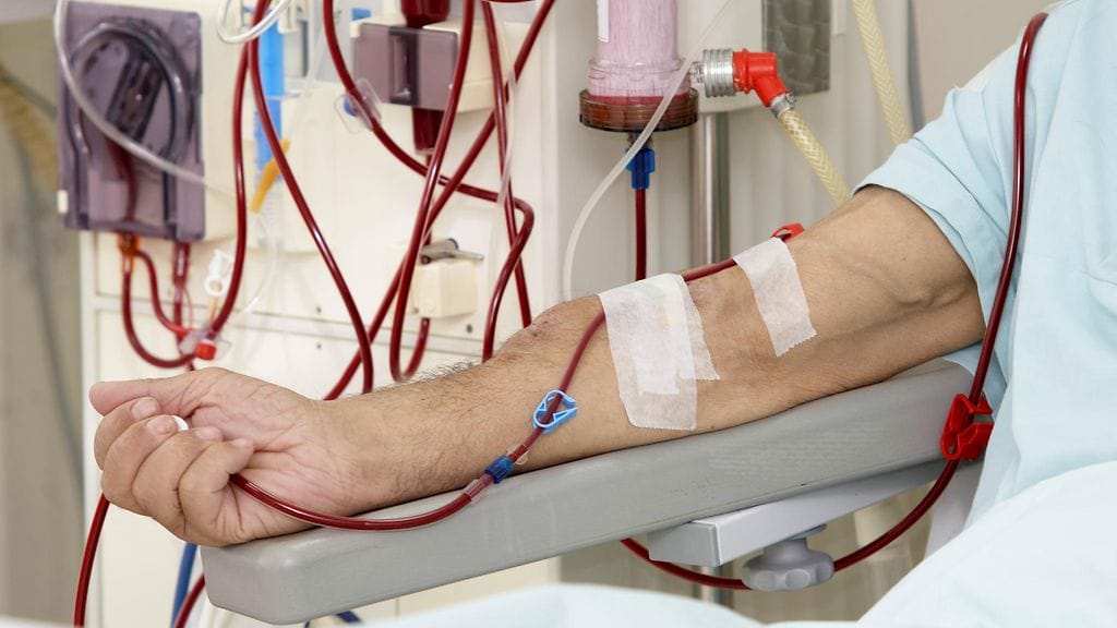 Yhdysvaltalaisnainen lahjoitti munuaisensa palomiehelle, joka pelasti hänen 1-vuotiaan tyttärensä kaksi vuotta sitten.