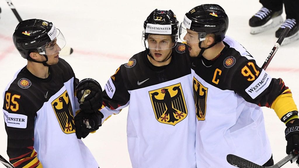 Saksa johtaa ottelua Leijonia vastaan kolmannessa erässä 3-2.