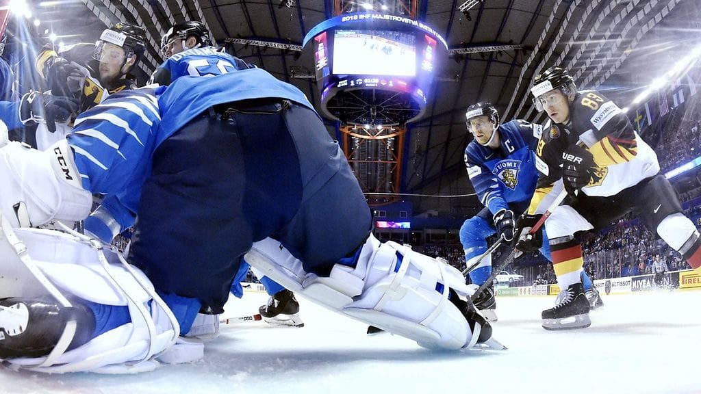 Suomi taipui Saksalle maalein 2–4.