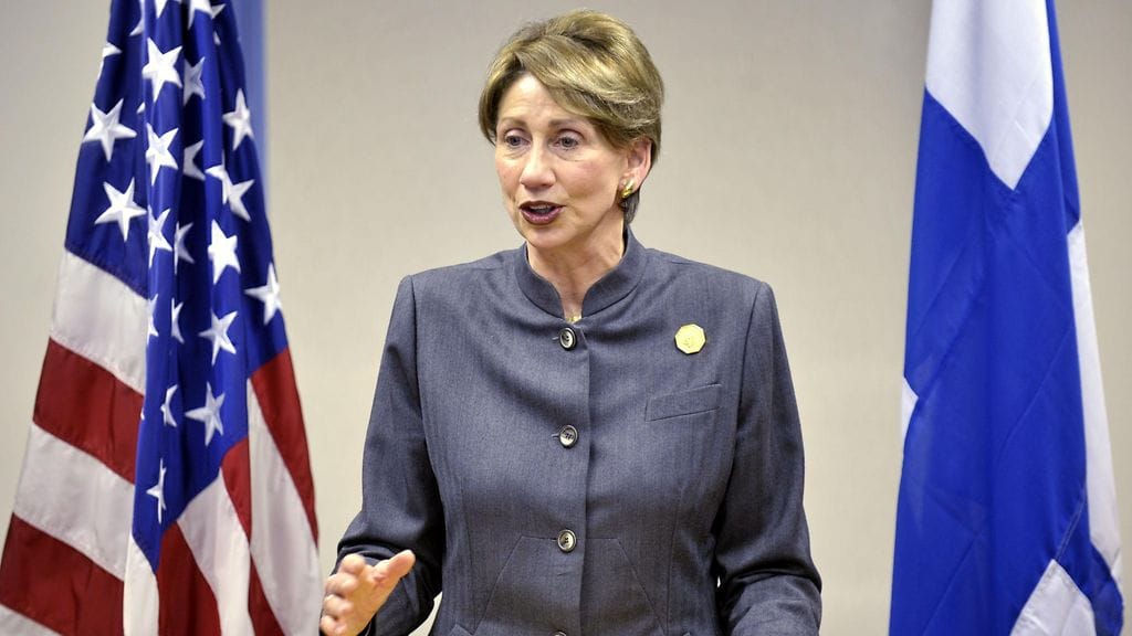 Yhdysvaltojen suurlähettiläs Barbara Barrett pitää jäähyväistiedotustilaisuuden Yhdysvaltojen suurlähetystössä Helsingissä 12. tammikuuta 2009.