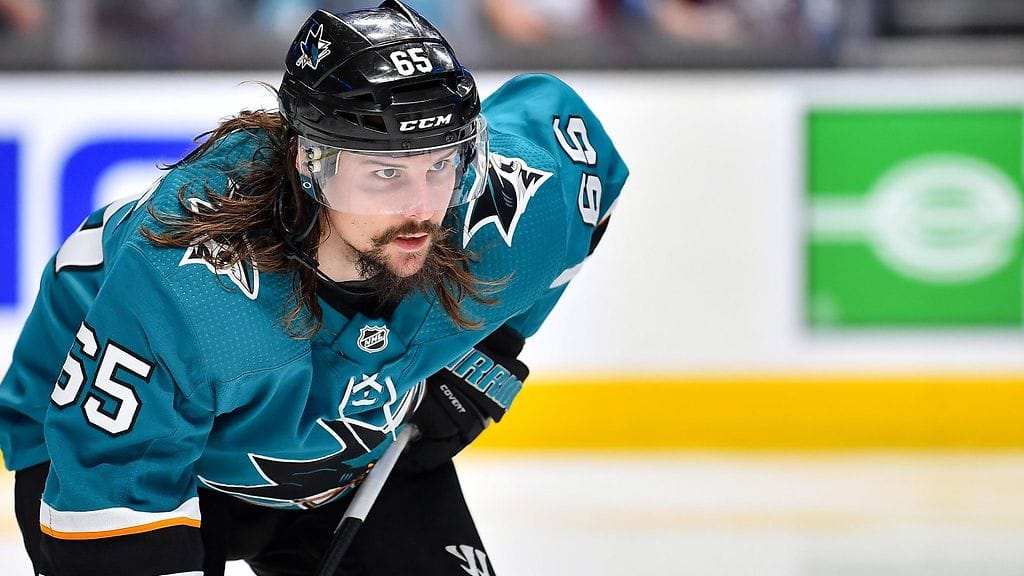 San Jose Sharksin ruotsalaispuolustajan Erik Karlssonin tilanne puhututti NHL:n pudotuspelien yhteydessä.