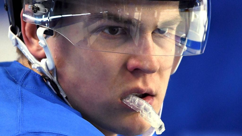 Henri Jokiharju tykkää pelata Jukka Jalosen jääkiekkoa.