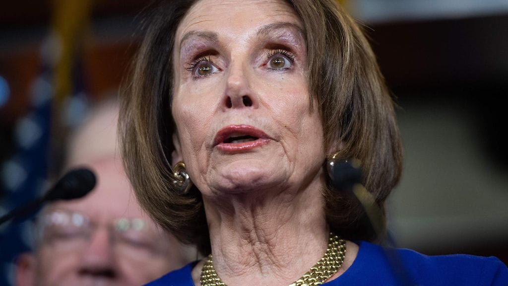 Alahuoneen puhemies Nancy Pelosin mukaan se, että Trump on jättänyt huomiotta kongressin haasteita, on verrattavissa peittelyyn, joka aikoinaan johti presidentti Richard Nixonin tuhoon.