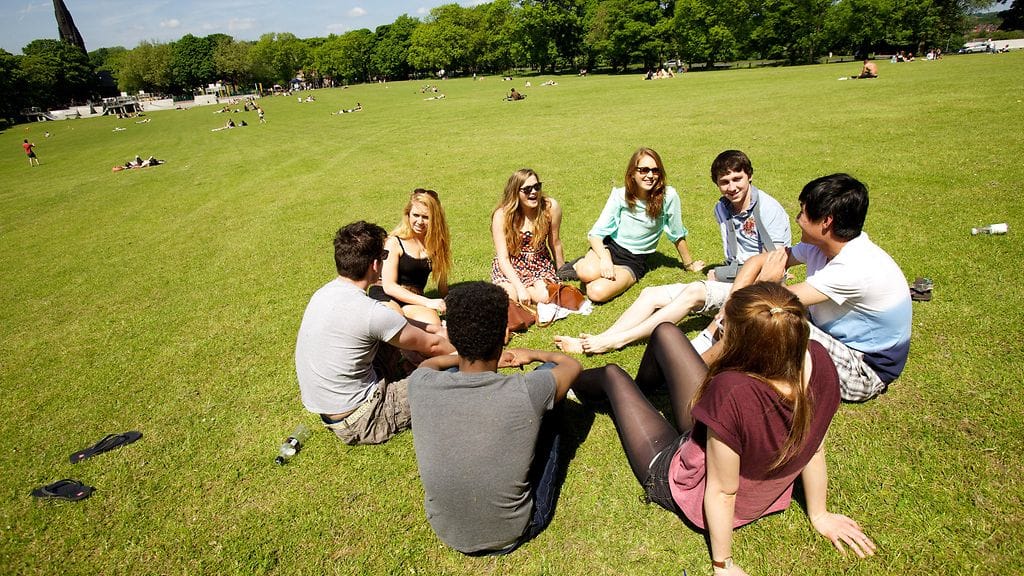 Lukiolaisista 85 prosenttia uskoo, että heille löytyy oma paikka työelämässä. Näkemys on yhtä valoisa ammatillisten opiskelijoiden joukossa.