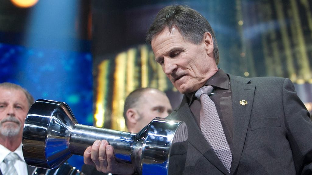 Kaarlo Kangasniemi myy olympiamitaliaan netissä.