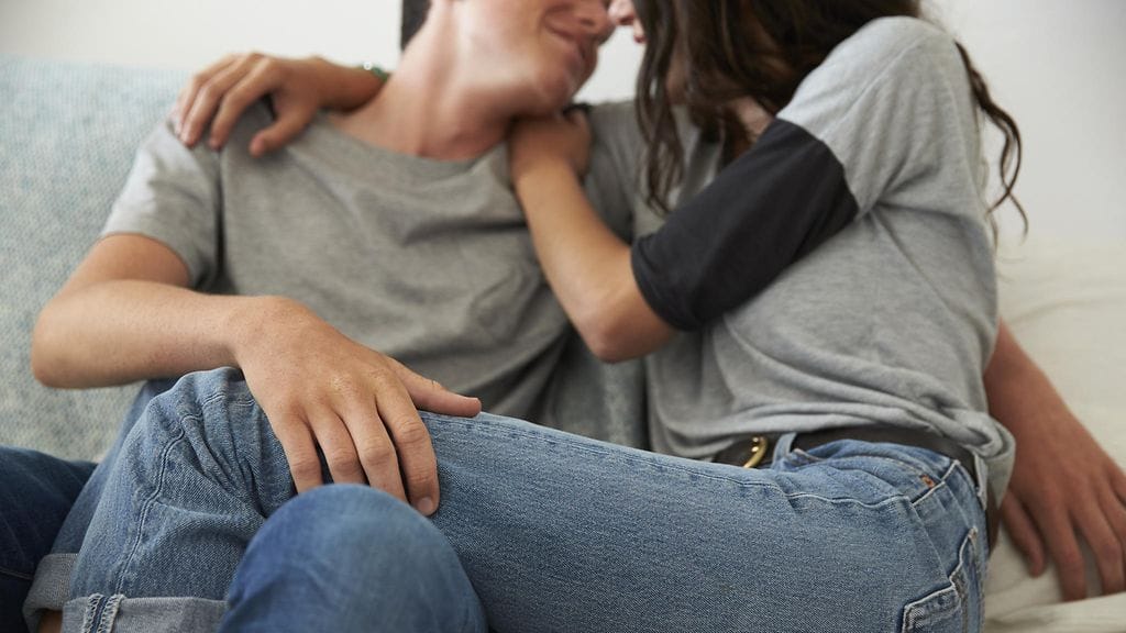 Yhdysvaltalaisäiti uskoo, että oma koti on teinille turvallinen ympäristö harrastaa seksiä. Kuvituskuva.