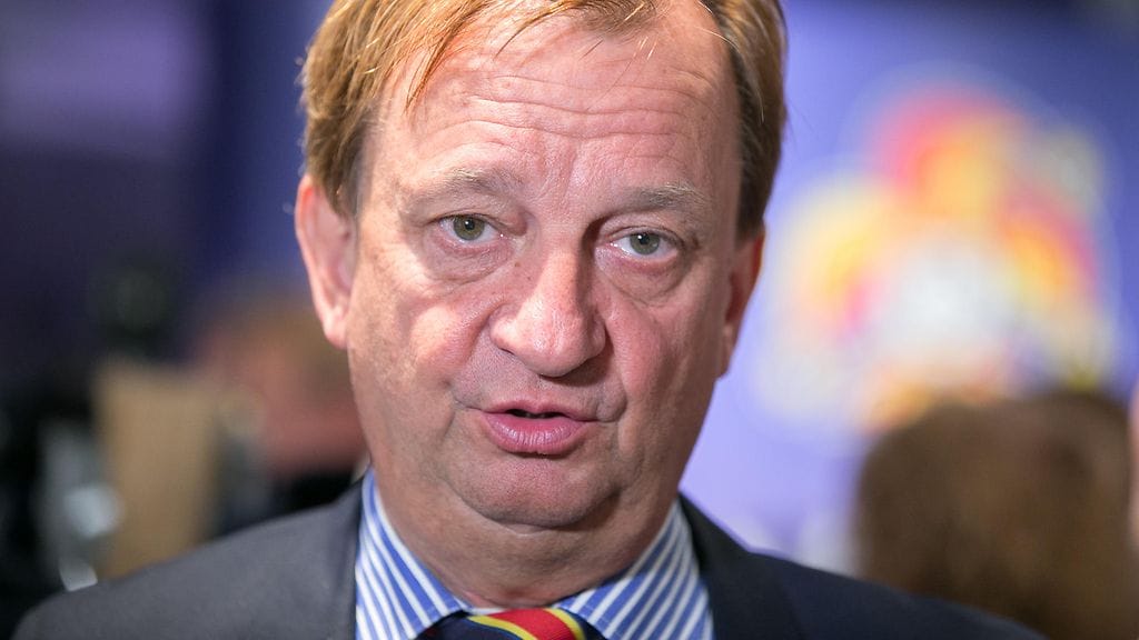 Harry "Hjallis" Harkimo on kaupitellut omistajaosuuttaan Jokereista. Nyt seura järjestää aiheeseen liittyvän tiedotustilaisuuden.