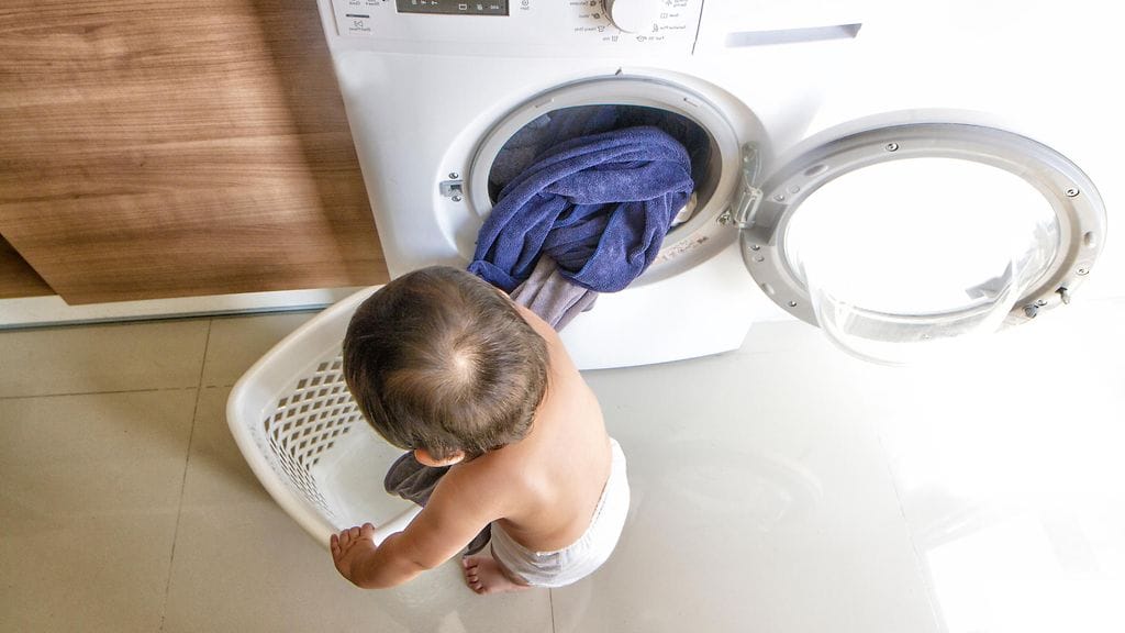 Tiffany opetti Ollie-pojalleen, miten pyykinpesukone toimii. Kohtalokkaana aamuna lapsi putosi koneen sisälle.