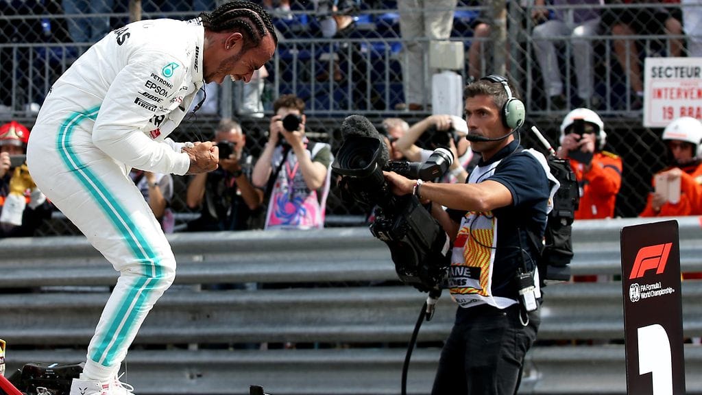 Lewis Hamilton tuuletti rajusti paalupaikkaansa Monacossa.