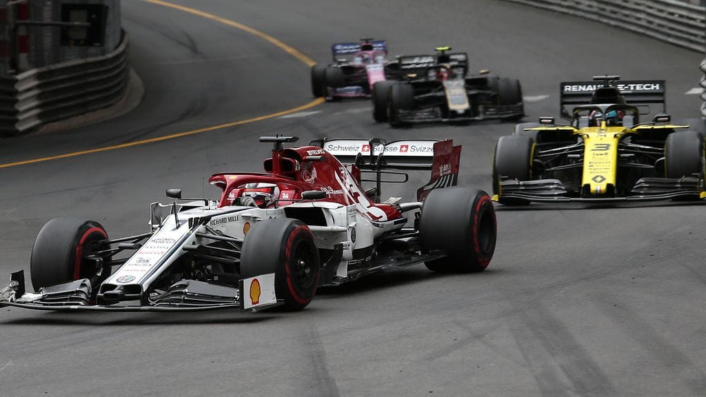 Kimi Räikkönen veti letkaa perässään, kun muut eivät päässeet hänen ohitseen.