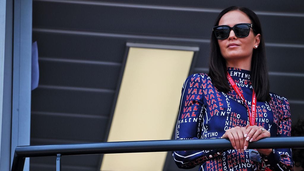 Minttu Räikkönen vilvoitteli kauniissa maisemissa.