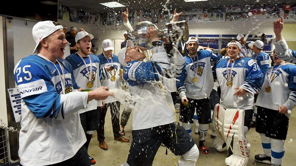 Leijonat juhli maailmanmestaruutta riehakkaasti.