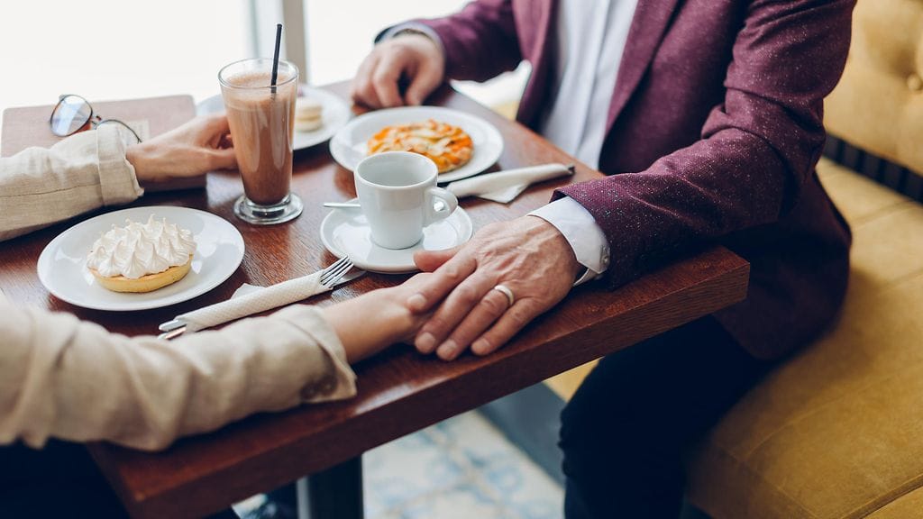 Miehen palvovasta katseesta tuli välitön hitti. Yli sata tuhatta ihmistä on reagoinut kuvaan Facebookissa, ja se levisi ympäri sosiaalista mediaa. Kuvituskuva.