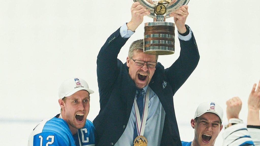 Jukka Jalonen juhli keväällä toista aikuisten MM-kultaansa Bratislavassa.