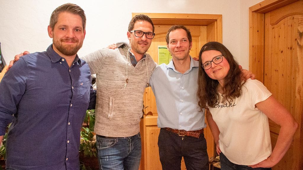 Manuel Mößner, Philipp Rieger, Riegerin kellarimestari Markus Brauchle ja Bettina Schumann.