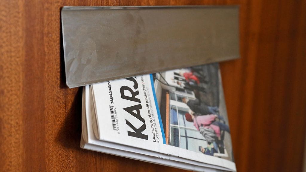Asunto yritettiin Vantaalla sytyttää tuleen työntämällä palavaa paperia postiluukusta. Teosta ei seurannut henkilövahinkoja.
