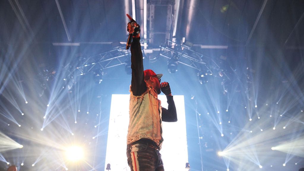 Wu-Tang Clanin RZA huudatti Helsingin jäähallin yleisöä.