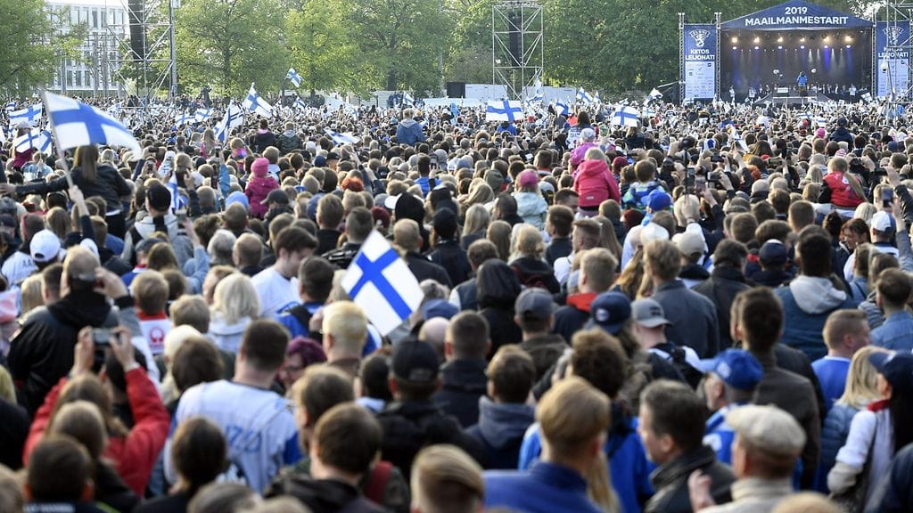 Kaisaniemessä juhlittiin maanantaina Suomen kolmatta MM-kultaa.
