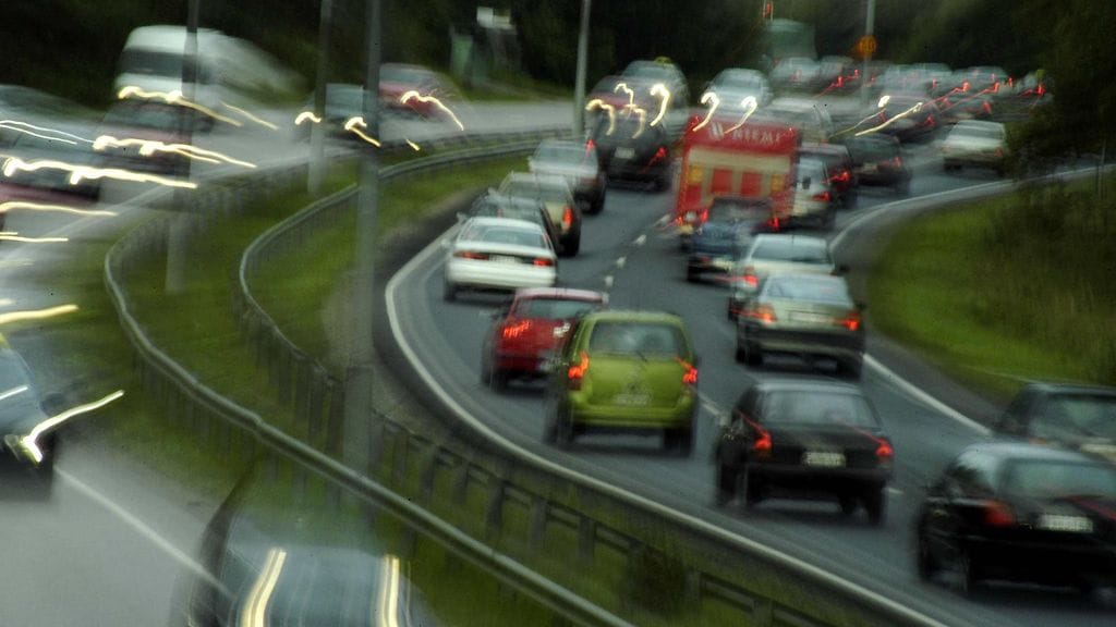 Yhdysvaltalaistutkimuksen mukaan uusien autojen mukautuvat vakionopeudensäätimet eivät toimi niin kuin niiden pitäisi, mikäli tarkoituksena on helpottaa liikenneruuhkia.