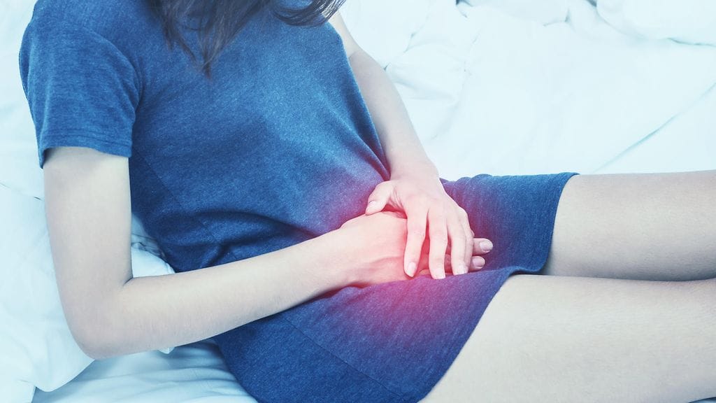 Tyypillisiä herpesoireita ovat kirvely ja kutina, jonka jälkeen ilmestyvät rakkulat. Kuvituskuva.