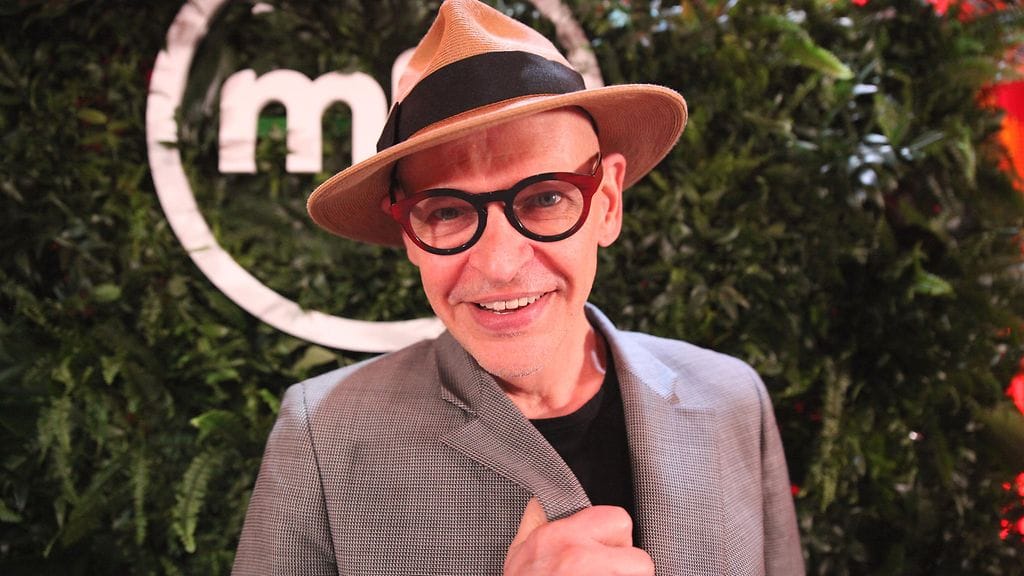 Jorma Uotinen kertoo Kesäterassi-ohjelmassa huonosta onnestaan nettideittailun saralla.