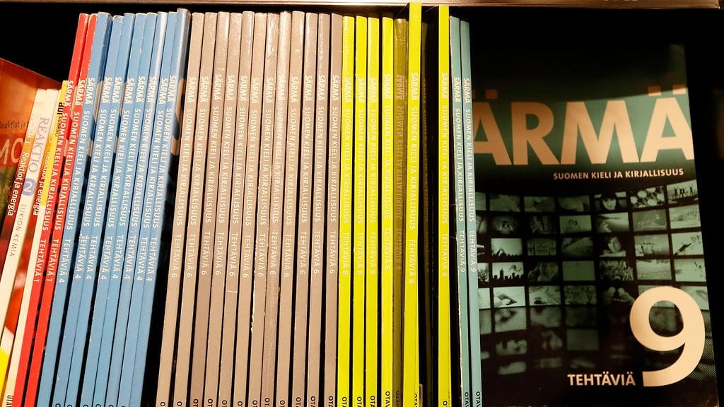 Toisen asteen oppikirjat ovat jatkossa ilmaisia opiskelijoille, kun oppivelvollisuus pitenee. Kuvituskuva.