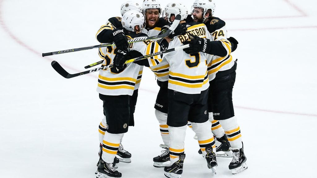 Boston Bruins löi taululle selkäsaunalukemat St. Louis Bluesia vastaan (7-2) NHL:n kolmannessa finaaliottelussa.