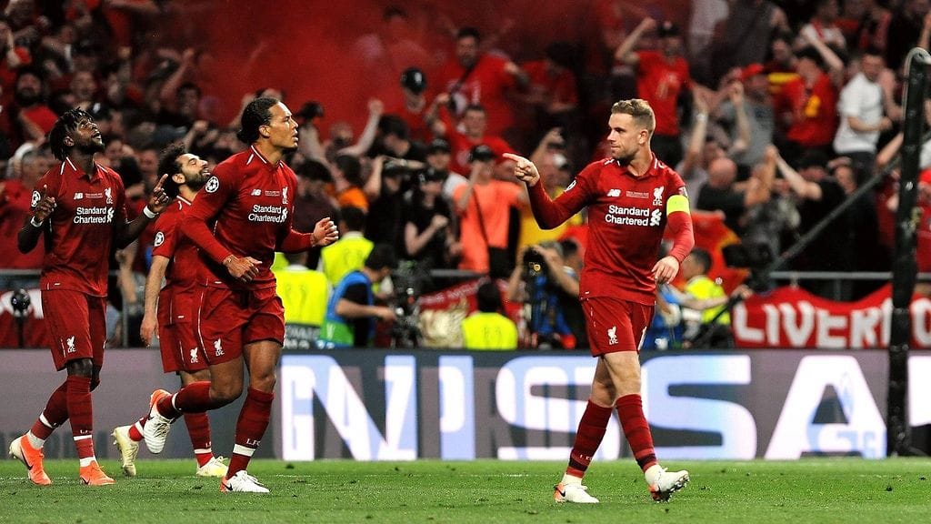 Punaiset soihdut syttyivät lauantaina Wanda Metropolitanolla.