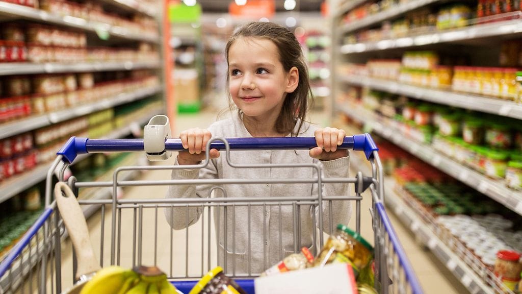 Kuvituskuva: lapsi ruokakaupassa.