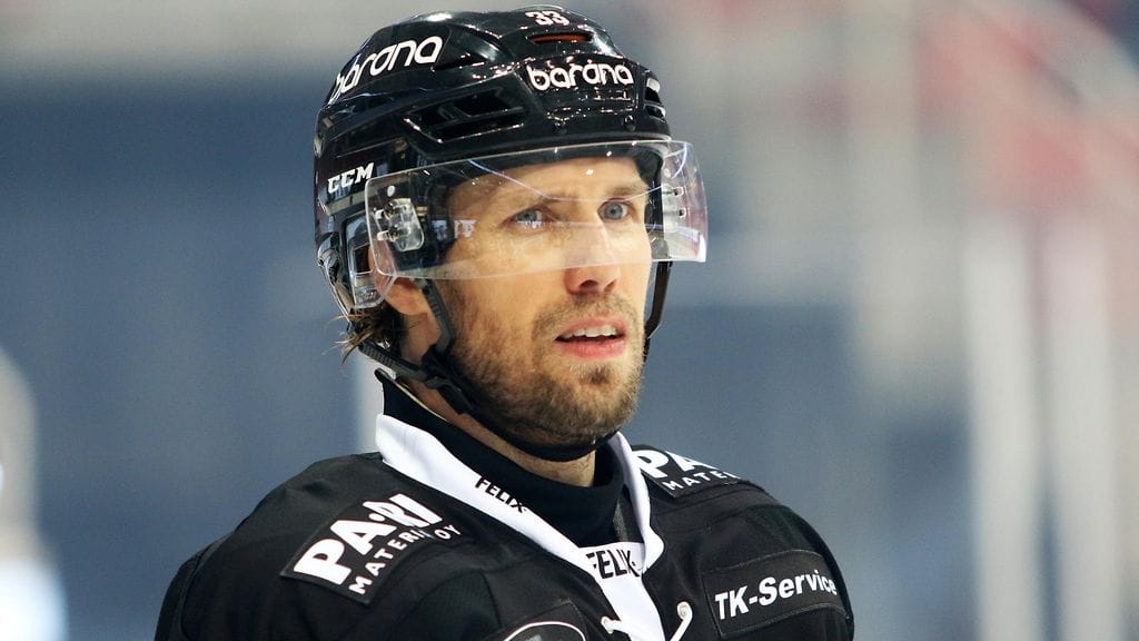 Topi Jaakola siirtyy Lahden Pelicansin paitaan.