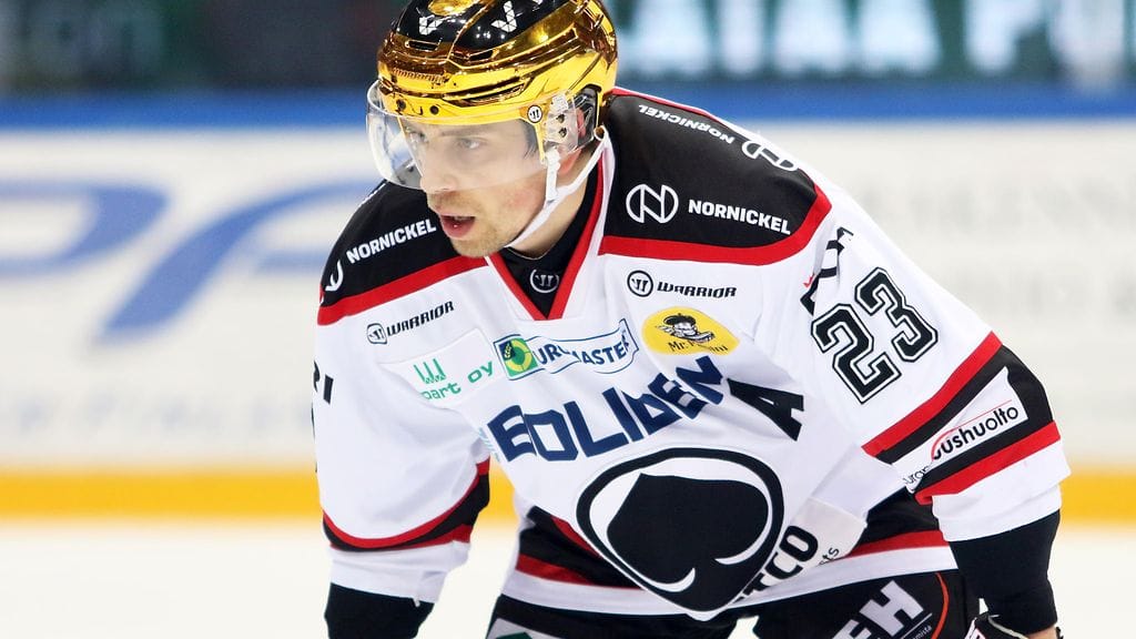 Sakari Salminen siirtyy Porin Ässistä Ruotsin SHL:ään.