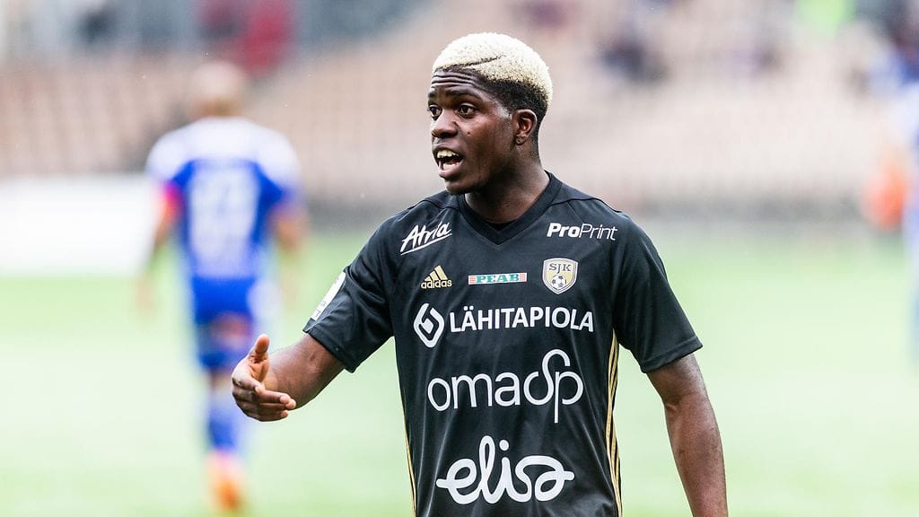 Serge Atakayi palaa takaisin Rangersiin.