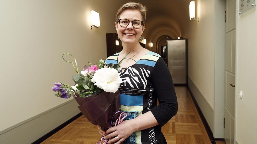 Krista Mikkonen korostaa, että hallituksen tulee huolehtia ympäristötavoitteiden saavuttamisesta.