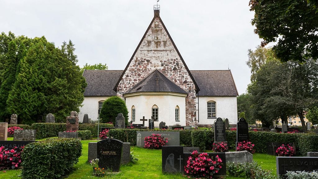 Yleisimmät syyt kirkkoon kuulumiselle liittyvät kirkollisiin toimituksiin ja perinteisiin.