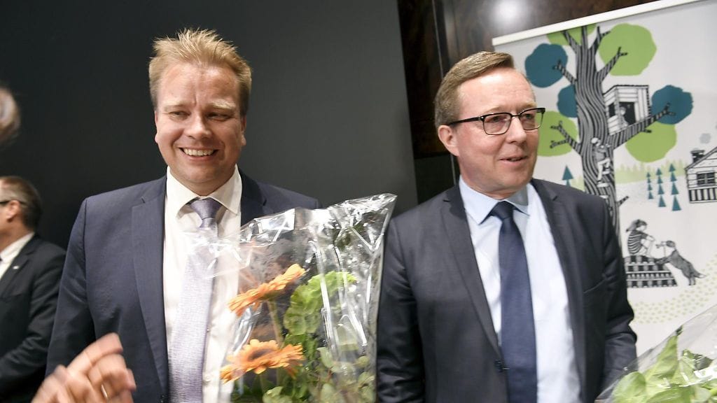 Antti Kaikkonen (vas.) on keskustan valinta puolustusministeriksi ja Mika Lintilä valtiovarainministeriksi.