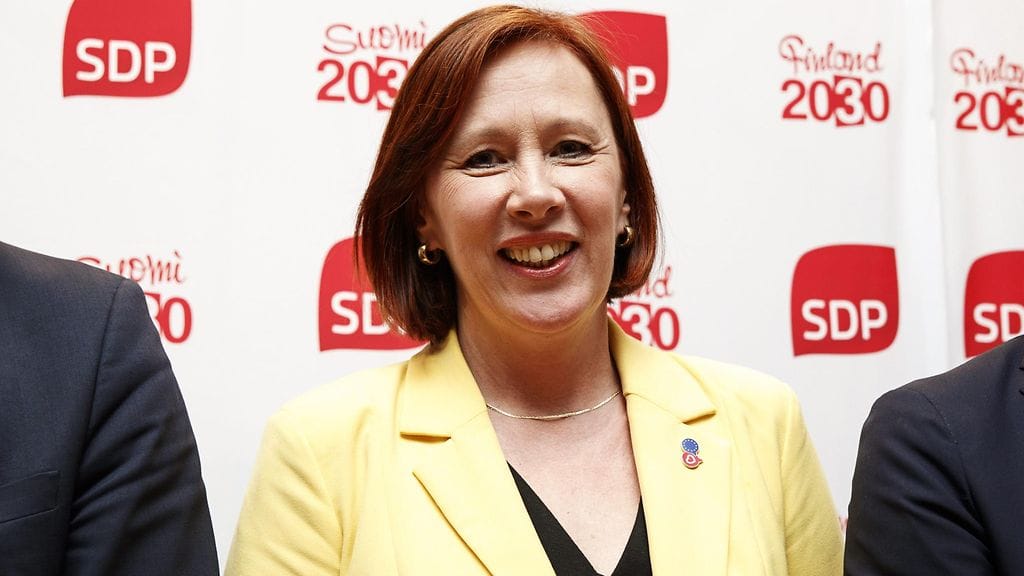 Kunta- ja omistajaohjausministeri Sirpa Paatero (sd.) sanoo olevansa huolissaan kuntien huonosta taloustilanteesta.