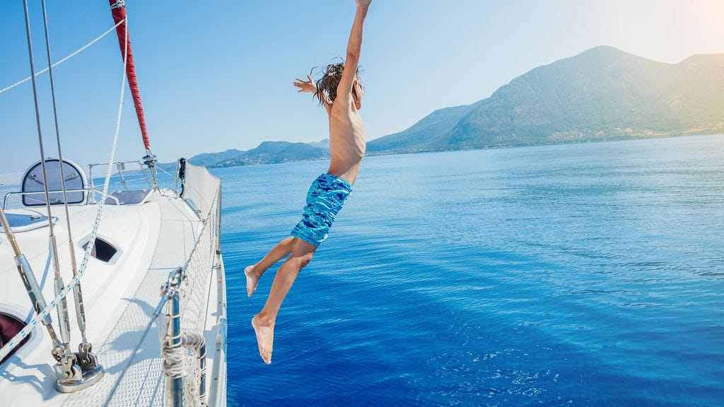 Miljonäärien lapset pääsevät viettämään ylellistä kesälomaa.