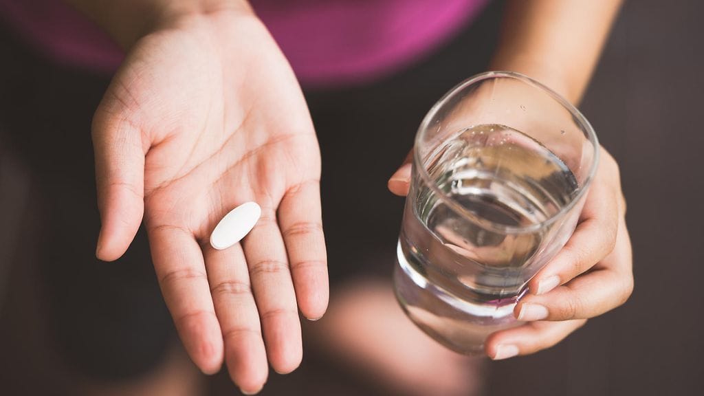 Laihdutukseen, lihasten kasvattamiseen ja energian lisäämiseen tarkoitetut ravintolisät voivat olla haitallisia nuorille. Kuvituskuva.